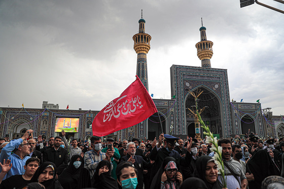 گلباران حرم مطهر رضوی در شب میلاد امام رضا(ع)