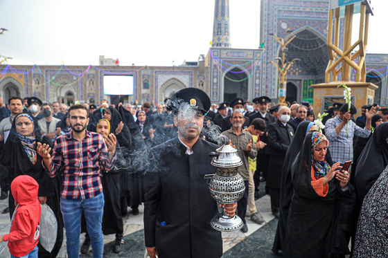 گلباران حرم مطهر رضوی در شب میلاد امام رضا(ع)