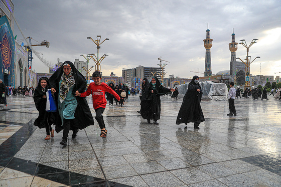 گلباران حرم مطهر رضوی در شب میلاد امام رضا(ع)