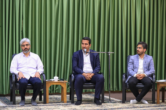دیدار مسئولان و خبرنگاران شهرآرا با امام جمعه مشهد