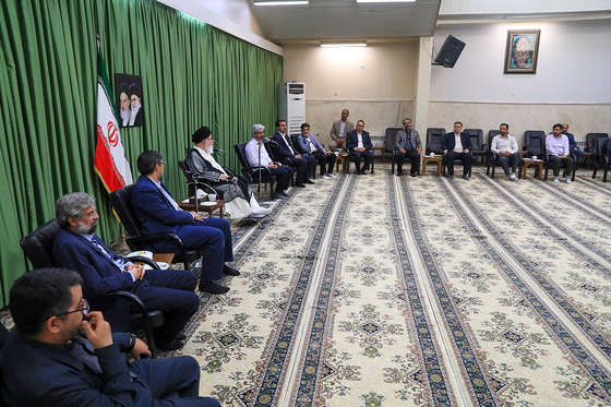 دیدار مسئولان و خبرنگاران شهرآرا با امام جمعه مشهد