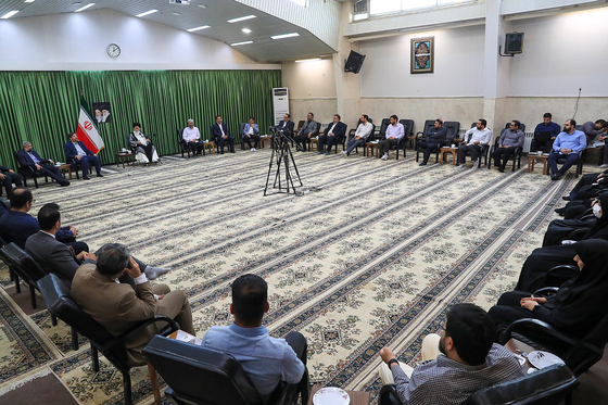 دیدار مسئولان و خبرنگاران شهرآرا با امام جمعه مشهد