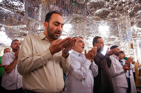 نماز عید قربان در حرم مطهر رضوی