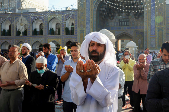 نماز عید قربان در حرم مطهر رضوی
