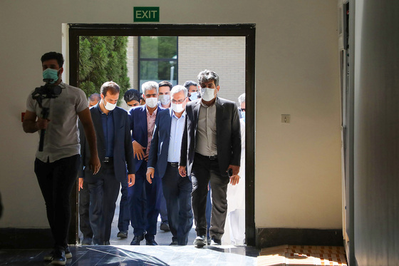 بازدید وزیر بهداشت از شرکت سرم‌سازی ثامن مشهد