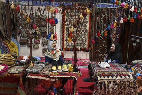 برپایی دو نمایشگاه تخصصی در حوزه صنایع دستی و ورزش