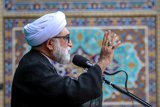 آئین اذن عزای حسینی و تعویض پرچم گنبد حرم مطهر رضوی
