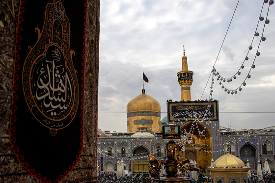 آئین اذن عزای حسینی و تعویض پرچم گنبد حرم مطهر رضوی