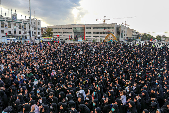 تشییع پیکر مطهر 5 شهید مدافع حرم در مشهد