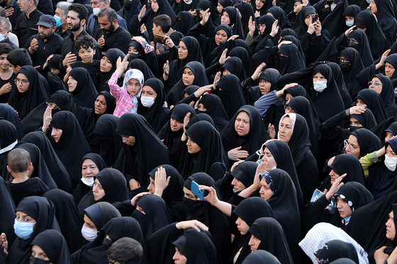 تشییع پیکر مطهر 5 شهید مدافع حرم در مشهد