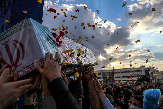 تشییع پیکر مطهر 5 شهید مدافع حرم در مشهد