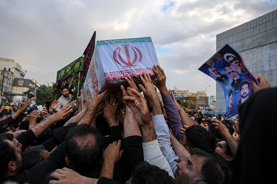 تشییع پیکر مطهر 5 شهید مدافع حرم در مشهد