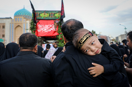 تشییع پیکر مطهر 5 شهید مدافع حرم در مشهد