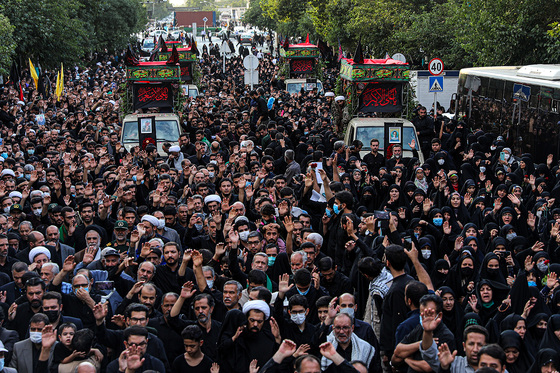 تشییع پیکر مطهر 5 شهید مدافع حرم در مشهد