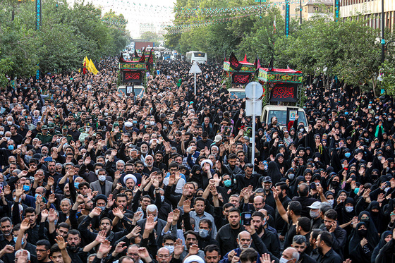 تشییع پیکر مطهر 5 شهید مدافع حرم در مشهد