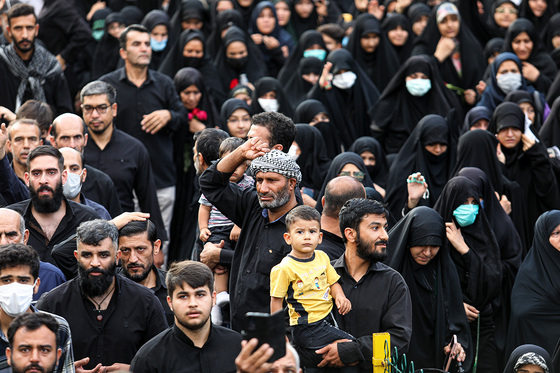 تشییع پیکر مطهر 5 شهید مدافع حرم در مشهد
