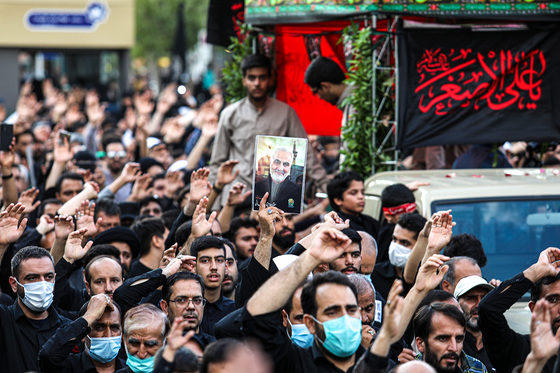 تشییع پیکر مطهر 5 شهید مدافع حرم در مشهد