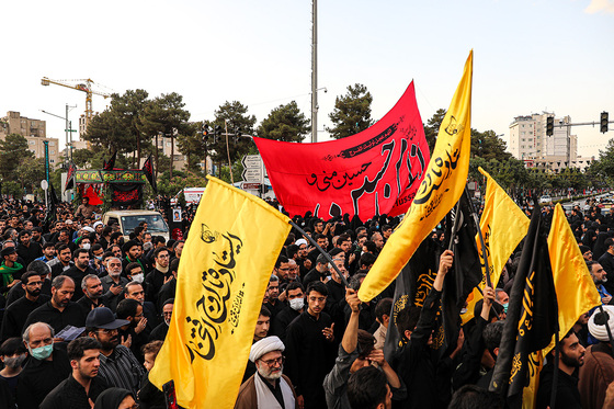 تشییع پیکر مطهر 5 شهید مدافع حرم در مشهد