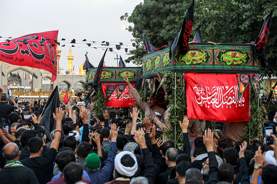 تشییع پیکر مطهر 5 شهید مدافع حرم در مشهد