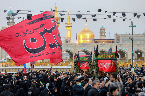 تشییع پیکر مطهر 5 شهید مدافع حرم در مشهد