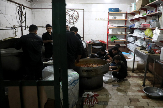 مراسم عزاداری شب هفتم محرم در حسینیه سادات نبی مهاجران افغانستانی‎