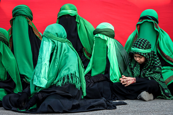 حرکت کاروان نمادین اسرای کربلا در مشهد