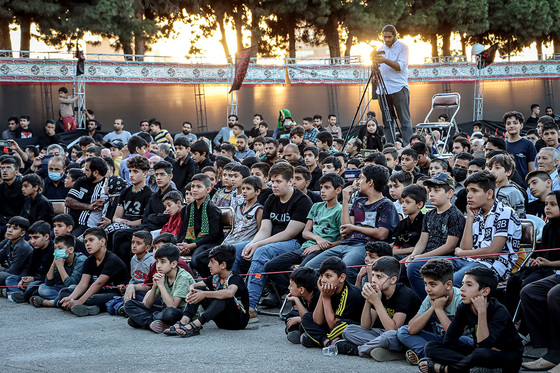 حرکت کاروان نمادین اسرای کربلا در مشهد