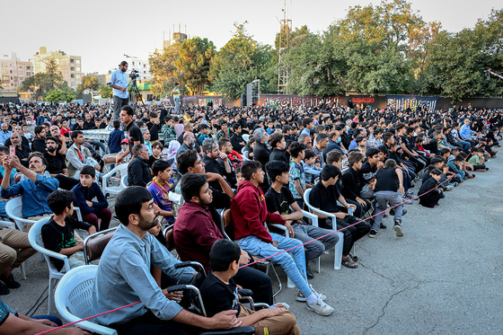 حرکت کاروان نمادین اسرای کربلا در مشهد