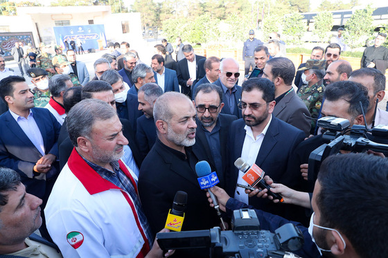 آیین رونمایی از 30 دستگاه میدل باس