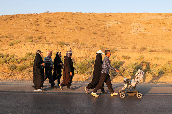 زائران پیاده حرم امام رضا (ع)