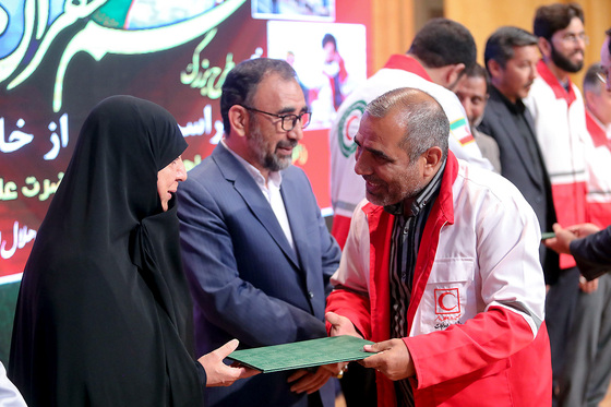  مراسم تجلیل از خادمین زائران پیاده هلال احمر