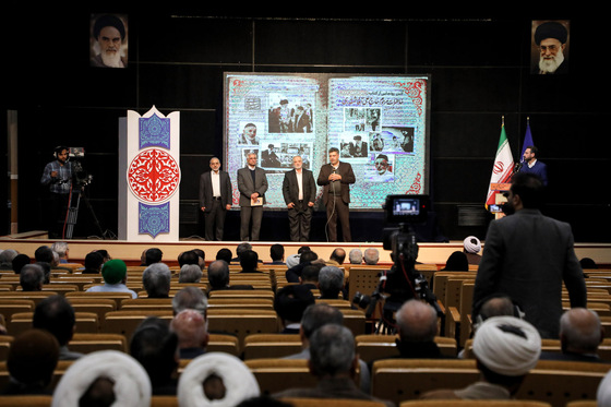 رونمایی از کتاب متولد چهل و دو