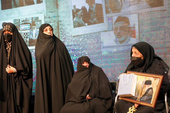 رونمایی از کتاب متولد چهل و دو