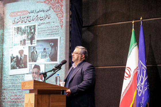 رونمایی از کتاب متولد چهل و دو
