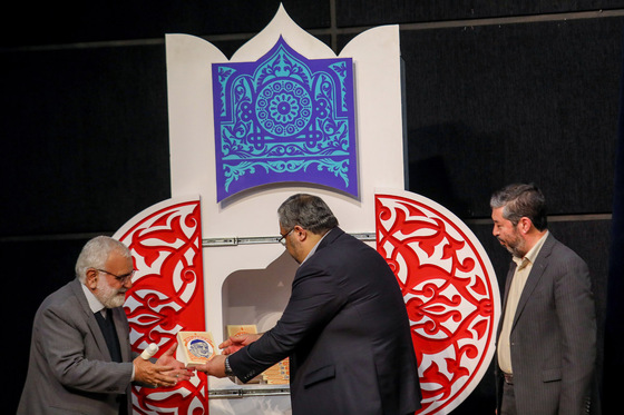 رونمایی از کتاب متولد چهل و دو