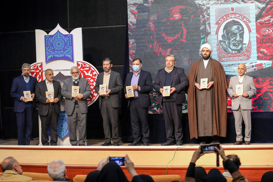 رونمایی از کتاب متولد چهل و دو