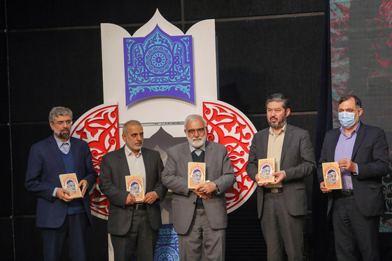 رونمایی از کتاب متولد چهل و دو