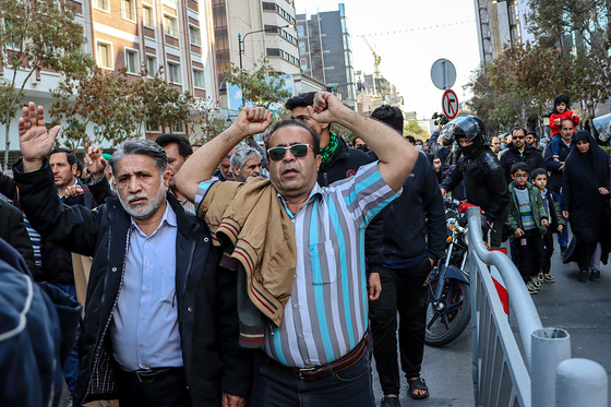 راهپیمایی اصناف، بازاریان و نمازگزاران پس از نماز جمعه مشهد