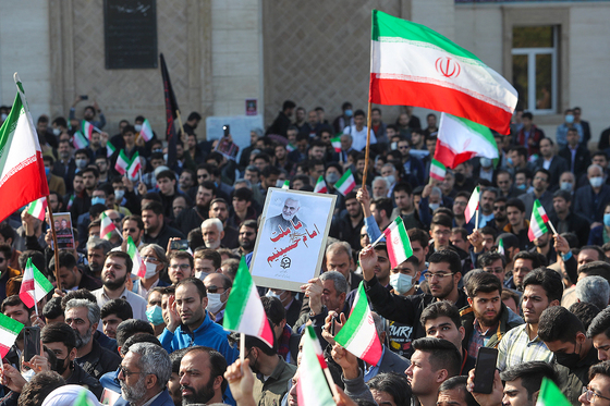 تشییع پیکر دو دانشجوی شهید حافظ امنیت در دانشگاه فردوسی