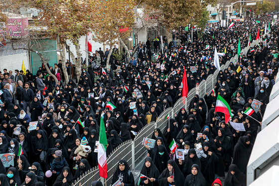 تشییع با شکوه 3 شهید مدافع امنیت در مشهد