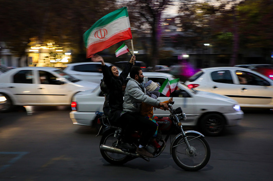 شادی مردم مشهد بعد از برد تیم ملی ایران