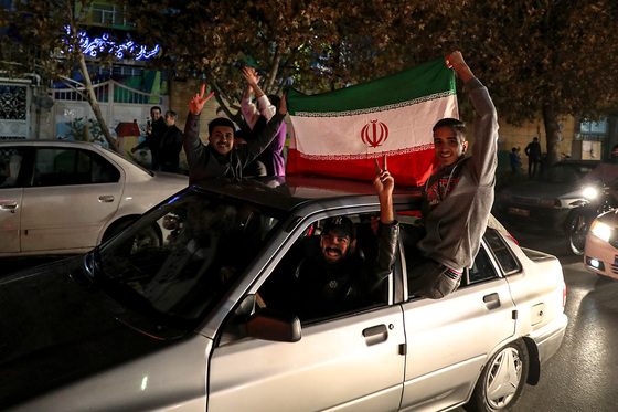 شادی مردم مشهد بعد از برد تیم ملی ایران 2