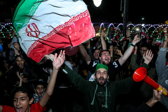 شادی مردم مشهد بعد از برد تیم ملی ایران 2