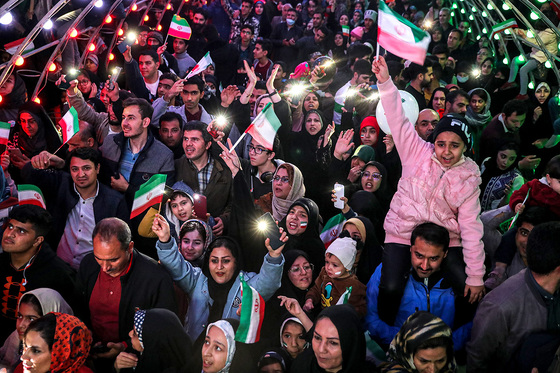 شادی مردم مشهد بعد از برد تیم ملی ایران 2