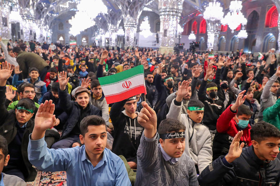زيارت نوجوانان مشهدی به نيابت از شهداي نوجوان حادثه تروريستی شاهچراغ