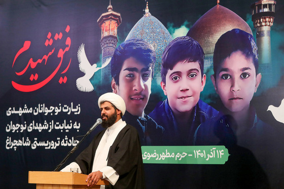 زيارت نوجوانان مشهدی به نيابت از شهداي نوجوان حادثه تروريستی شاهچراغ