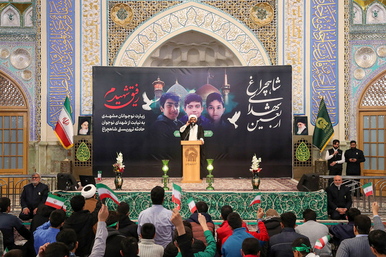 زيارت نوجوانان مشهدی به نيابت از شهداي نوجوان حادثه تروريستی شاهچراغ