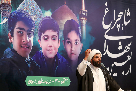 زيارت نوجوانان مشهدی به نيابت از شهداي نوجوان حادثه تروريستی شاهچراغ