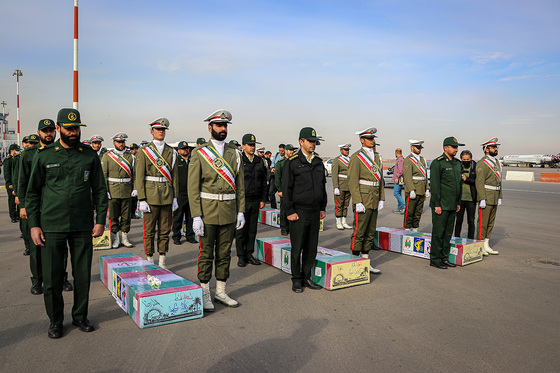 استقبال از پیکر مطهر ۱۲ شهید گمنام دفاع مقدس در فرودگاه هاشمی نژاد مشهد