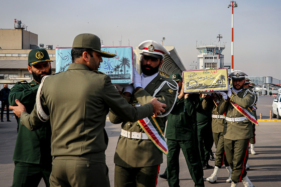 استقبال از پیکر مطهر ۱۲ شهید گمنام دفاع مقدس در فرودگاه هاشمی نژاد مشهد